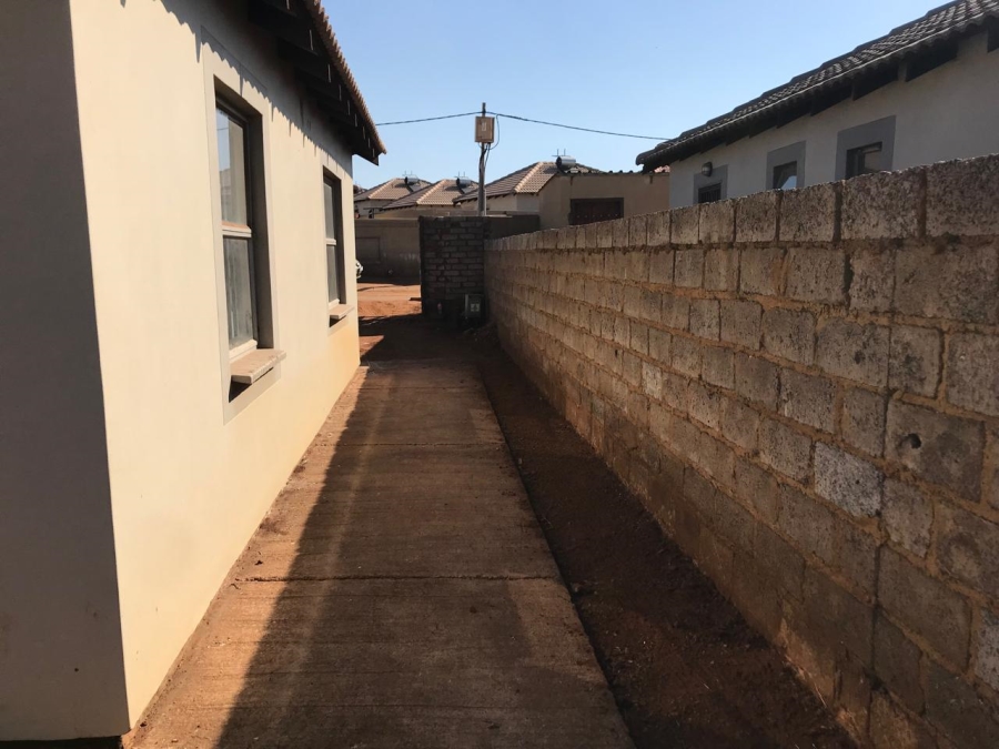 2 Bedroom Property for Sale in Lufhereng Gauteng