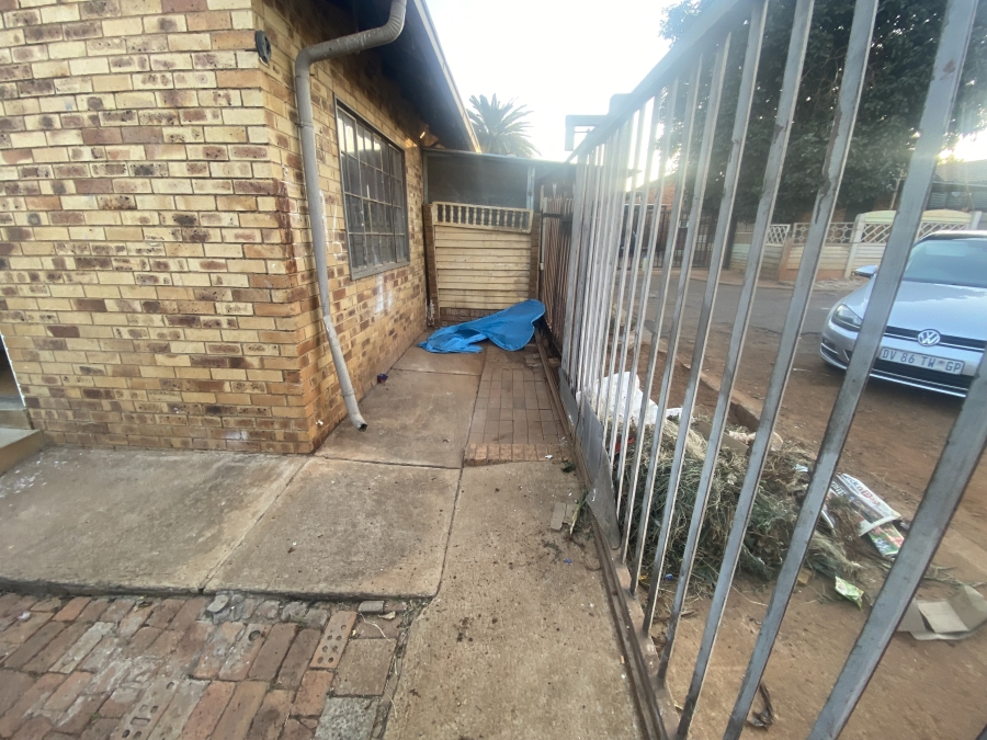1 Bedroom Property for Sale in Elandspoort Gauteng