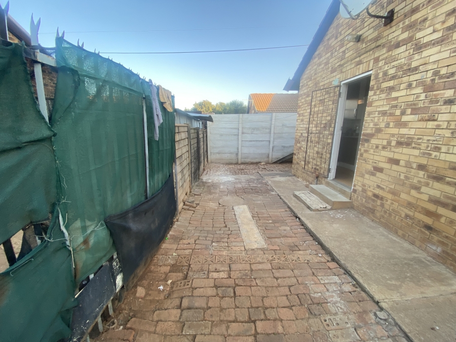 1 Bedroom Property for Sale in Elandspoort Gauteng