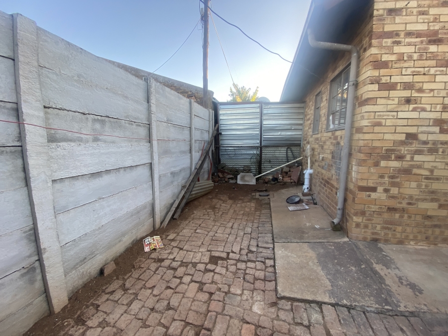 1 Bedroom Property for Sale in Elandspoort Gauteng