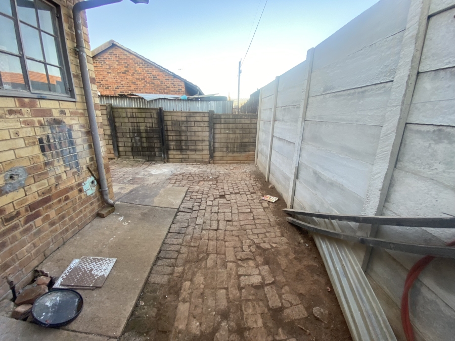 1 Bedroom Property for Sale in Elandspoort Gauteng