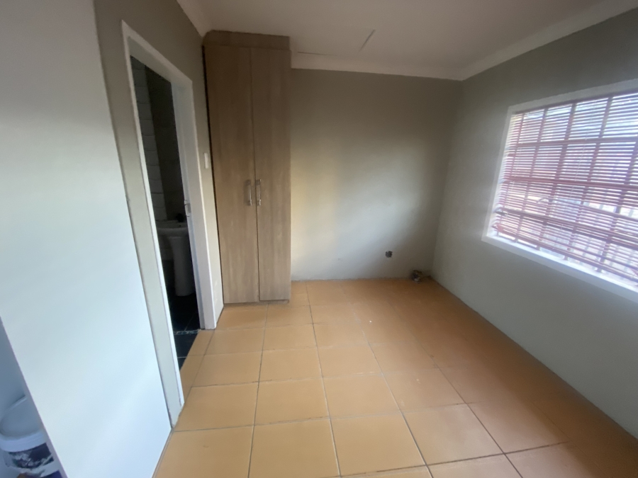 1 Bedroom Property for Sale in Elandspoort Gauteng