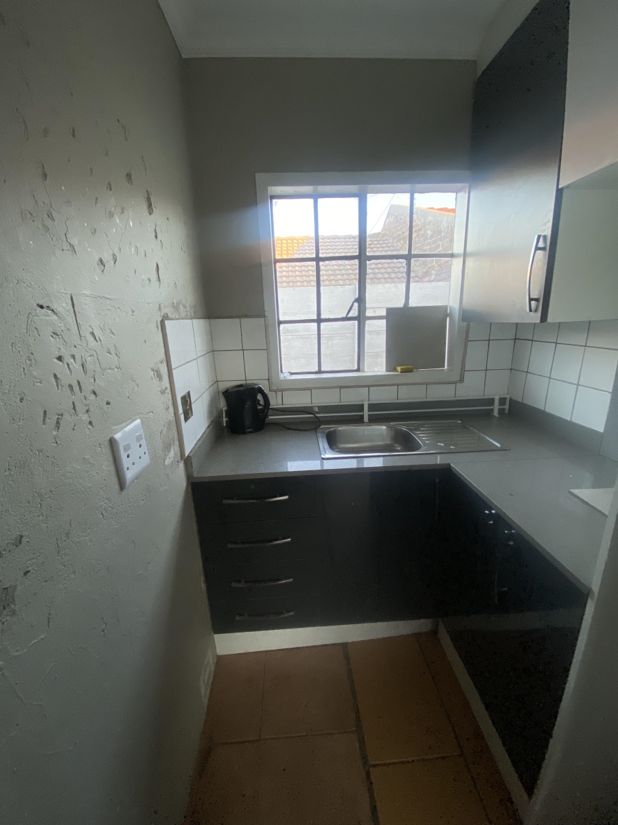1 Bedroom Property for Sale in Elandspoort Gauteng