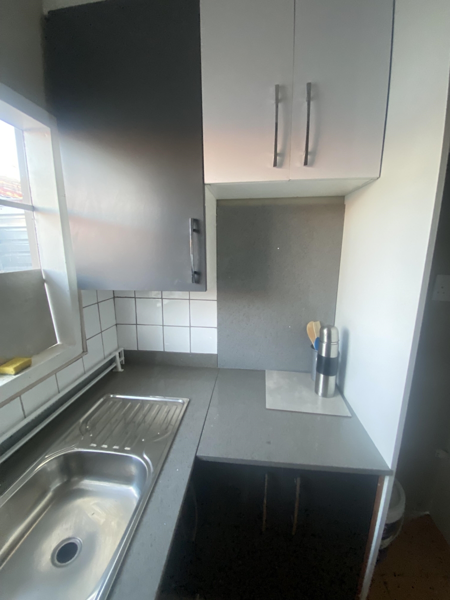 1 Bedroom Property for Sale in Elandspoort Gauteng