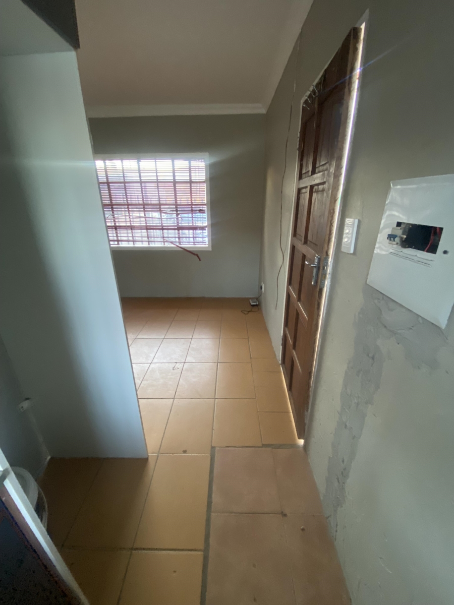 1 Bedroom Property for Sale in Elandspoort Gauteng