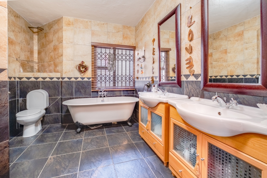 4 Bedroom Property for Sale in Robin Hills Gauteng