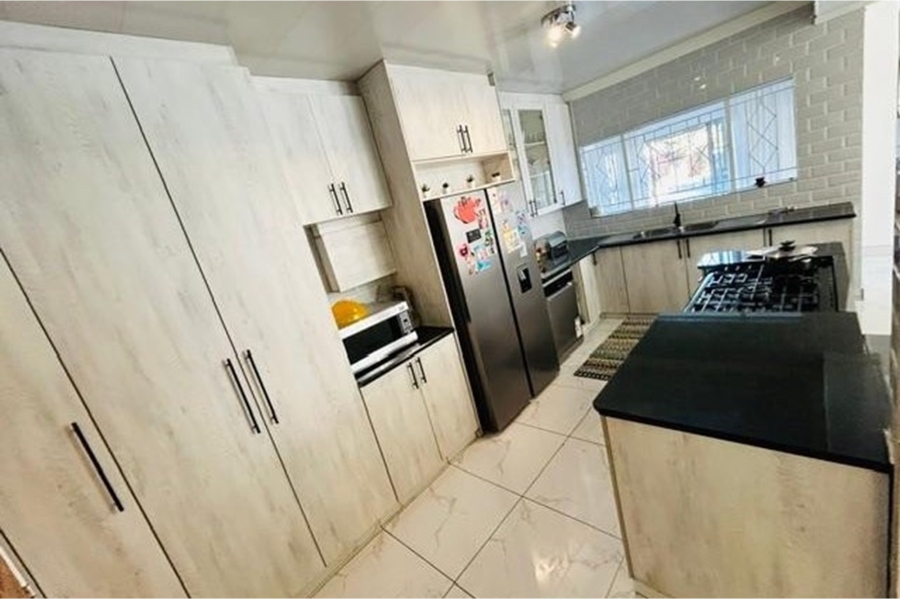 6 Bedroom Property for Sale in Mayfield Park Gauteng