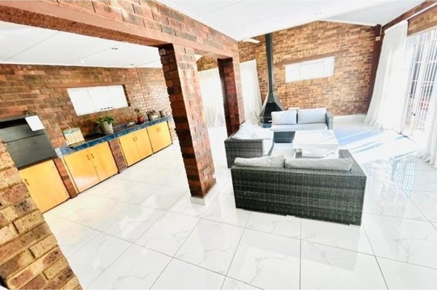6 Bedroom Property for Sale in Mayfield Park Gauteng