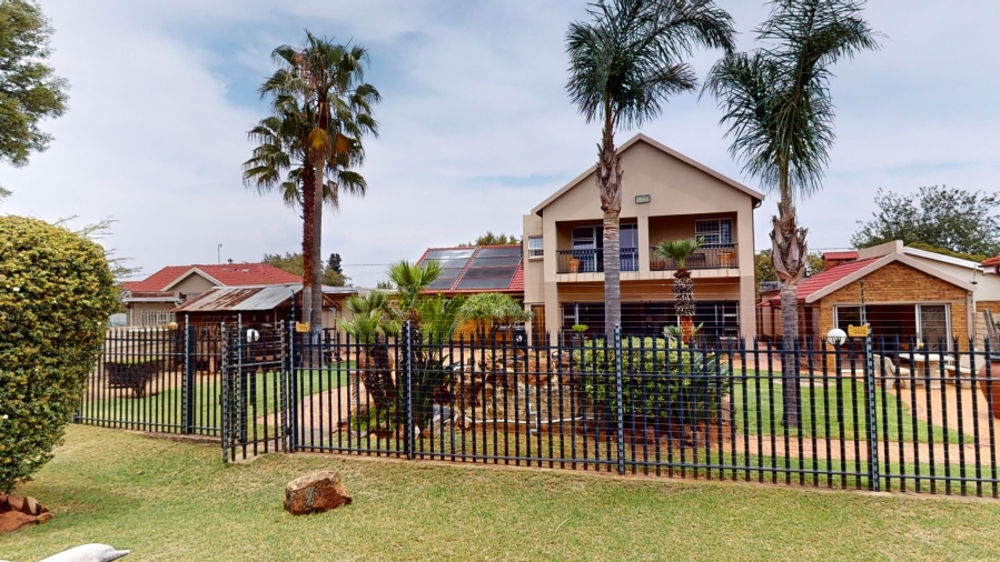 4 Bedroom Property for Sale in Dawnview Gauteng