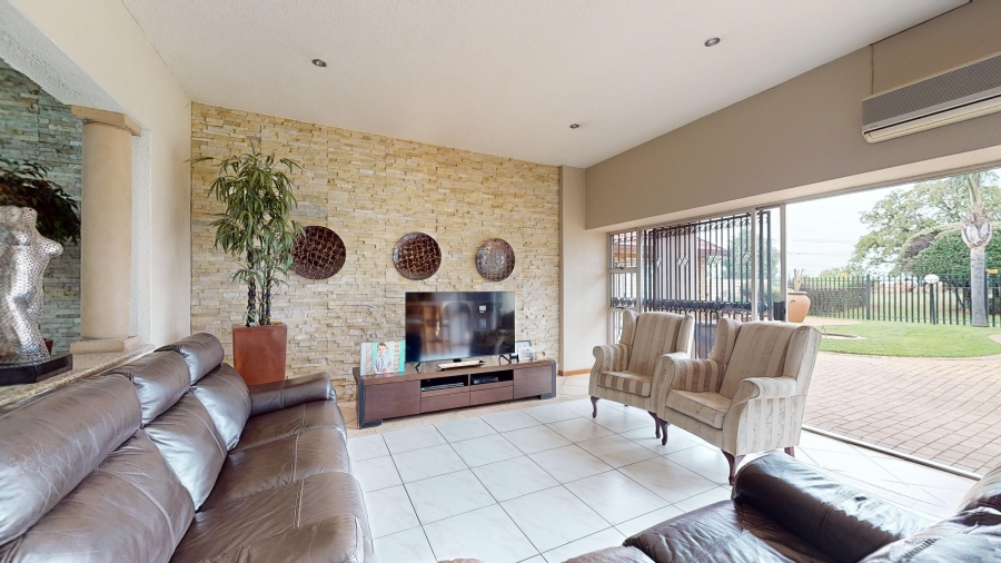 4 Bedroom Property for Sale in Dawnview Gauteng