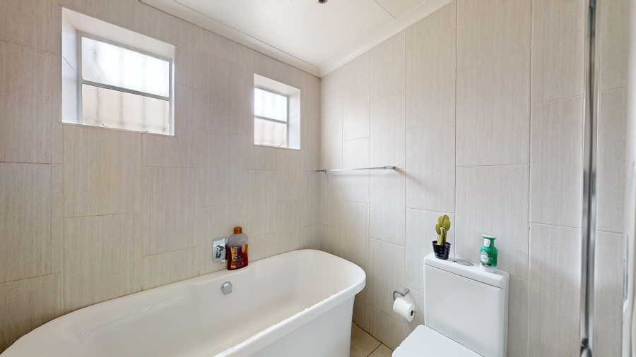 4 Bedroom Property for Sale in Dawnview Gauteng