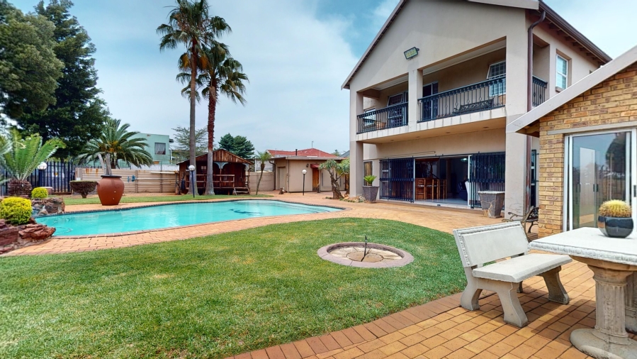 4 Bedroom Property for Sale in Dawnview Gauteng