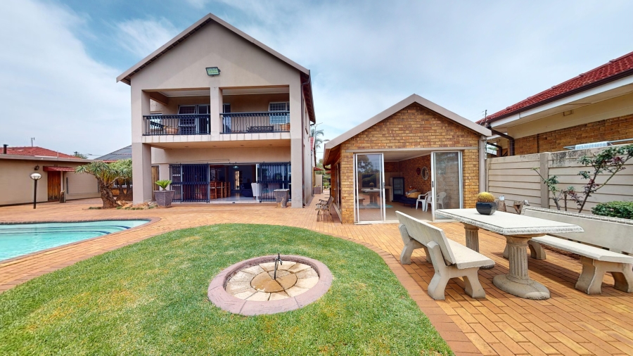 4 Bedroom Property for Sale in Dawnview Gauteng