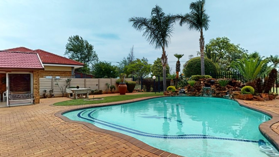 4 Bedroom Property for Sale in Dawnview Gauteng