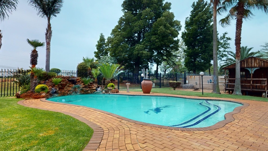 4 Bedroom Property for Sale in Dawnview Gauteng