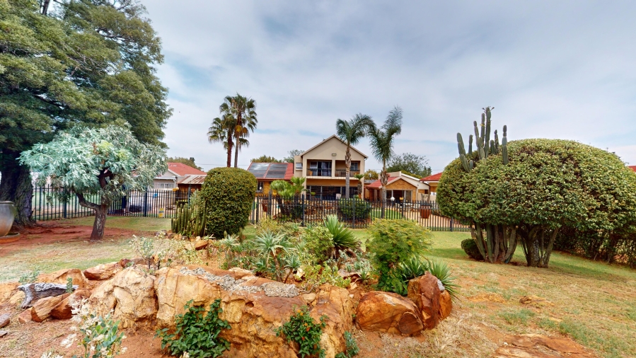 4 Bedroom Property for Sale in Dawnview Gauteng