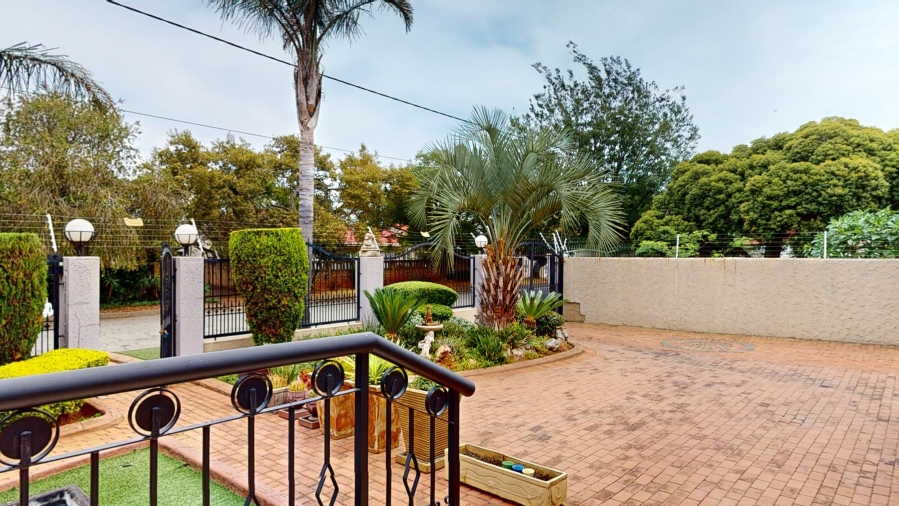 4 Bedroom Property for Sale in Dawnview Gauteng