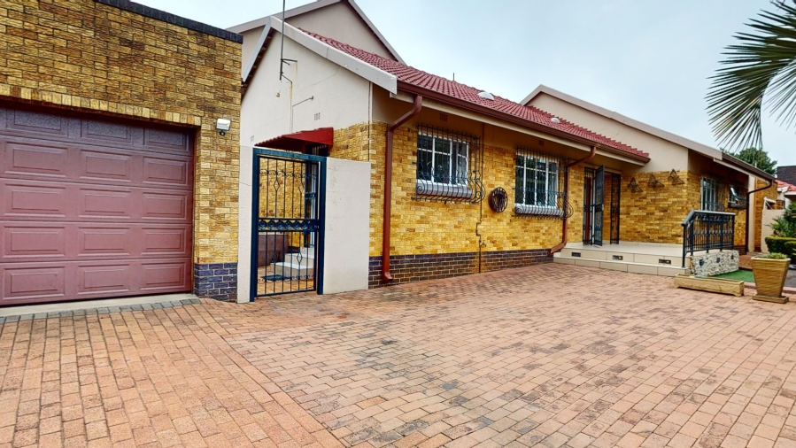 4 Bedroom Property for Sale in Dawnview Gauteng