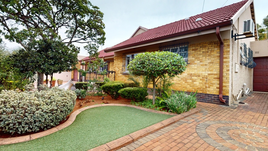 4 Bedroom Property for Sale in Dawnview Gauteng
