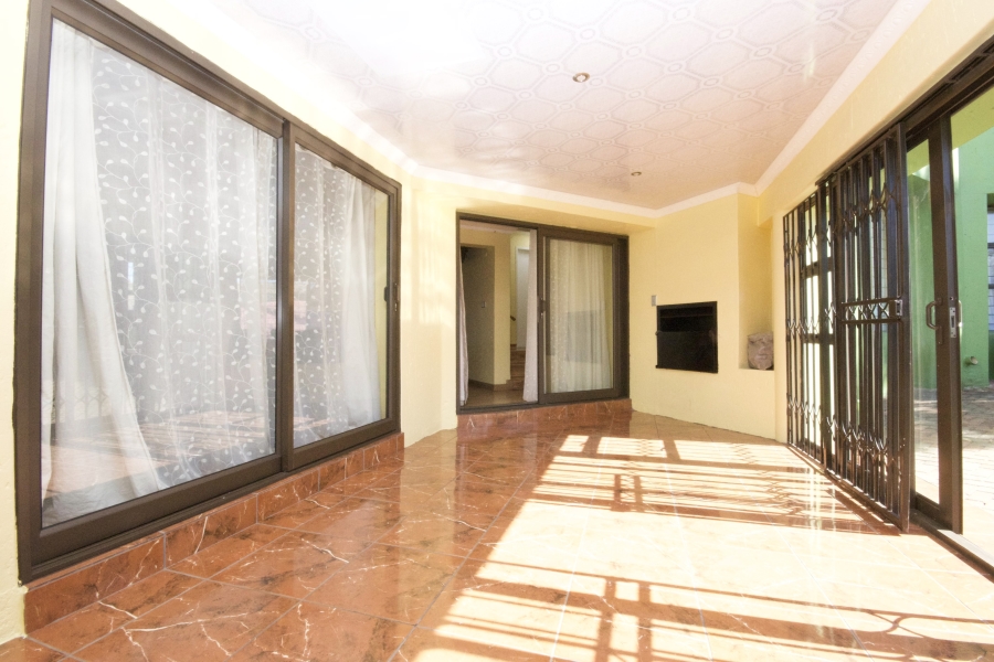 3 Bedroom Property for Sale in Rangeview Gauteng