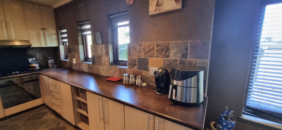 4 Bedroom Property for Sale in Brackendowns Gauteng