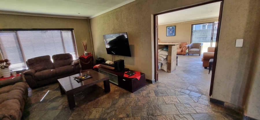 4 Bedroom Property for Sale in Brackendowns Gauteng