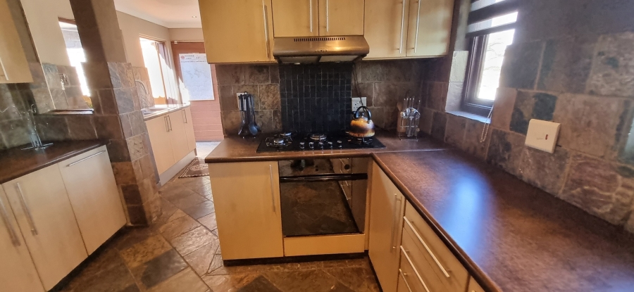 4 Bedroom Property for Sale in Brackendowns Gauteng