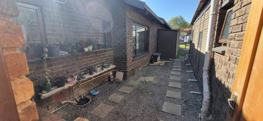 4 Bedroom Property for Sale in Brackendowns Gauteng