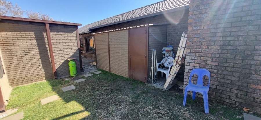 4 Bedroom Property for Sale in Brackendowns Gauteng