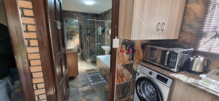 4 Bedroom Property for Sale in Brackendowns Gauteng