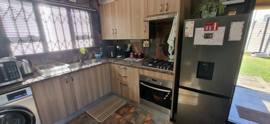 4 Bedroom Property for Sale in Brackendowns Gauteng