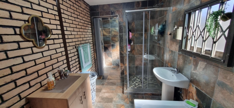 4 Bedroom Property for Sale in Brackendowns Gauteng