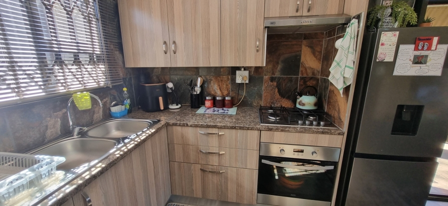 4 Bedroom Property for Sale in Brackendowns Gauteng