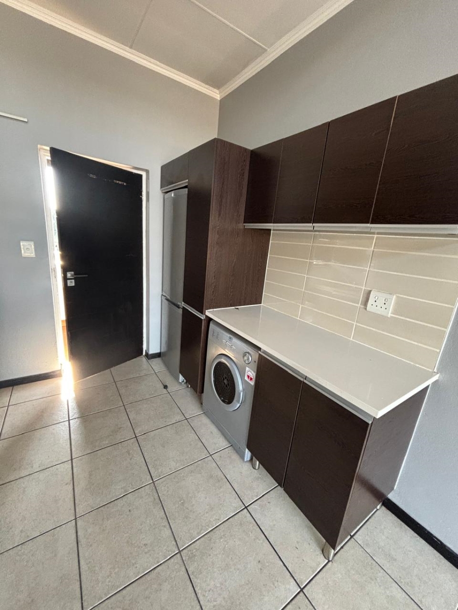 To Let 2 Bedroom Property for Rent in Greenstone Gate Gauteng