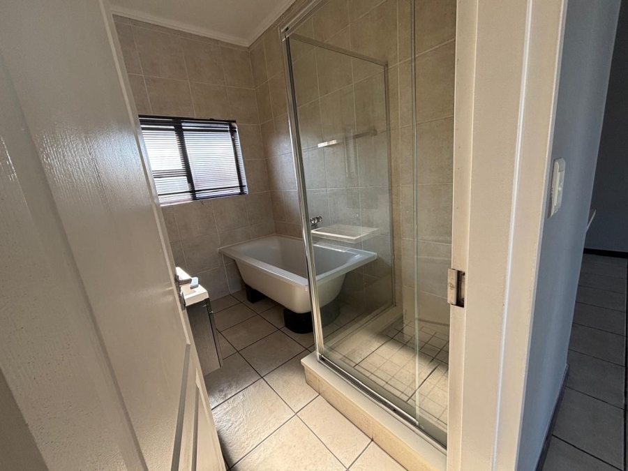 To Let 2 Bedroom Property for Rent in Greenstone Gate Gauteng