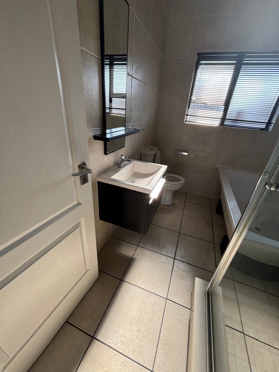 To Let 2 Bedroom Property for Rent in Greenstone Gate Gauteng