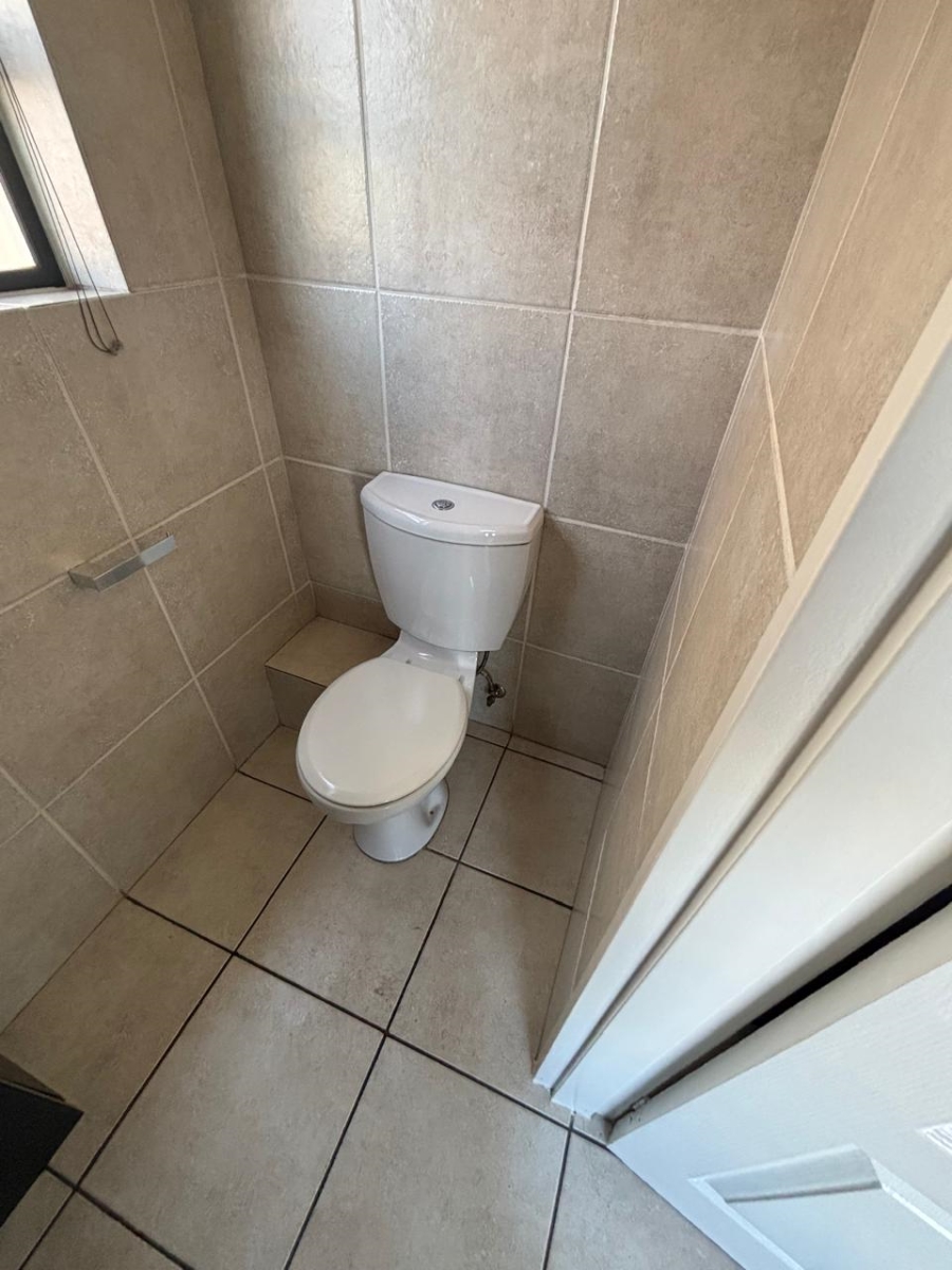 To Let 2 Bedroom Property for Rent in Greenstone Gate Gauteng
