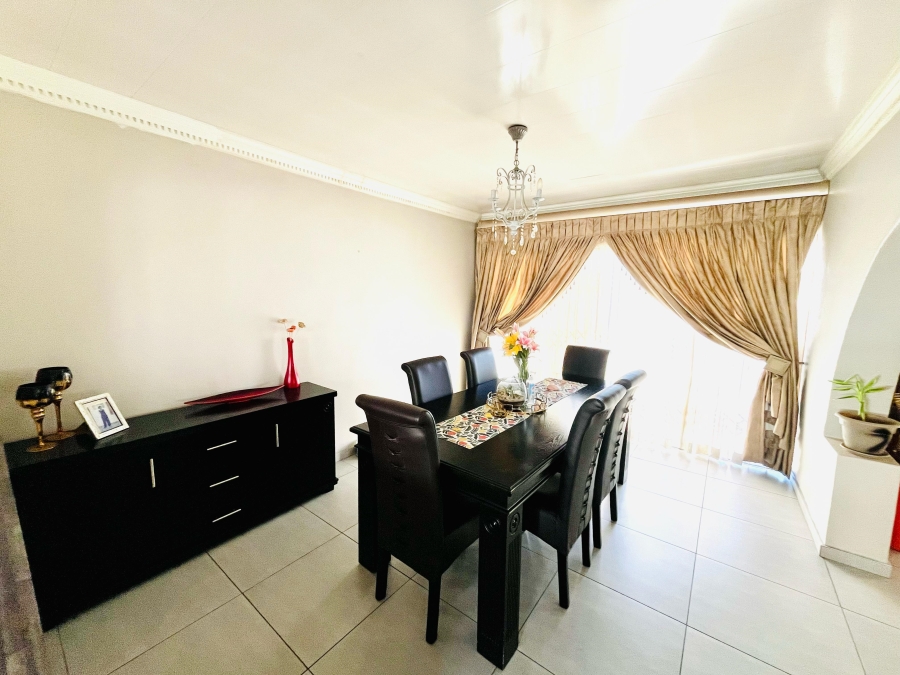 5 Bedroom Property for Sale in Brackenhurst Gauteng
