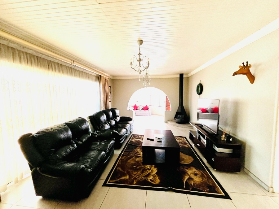 5 Bedroom Property for Sale in Brackenhurst Gauteng