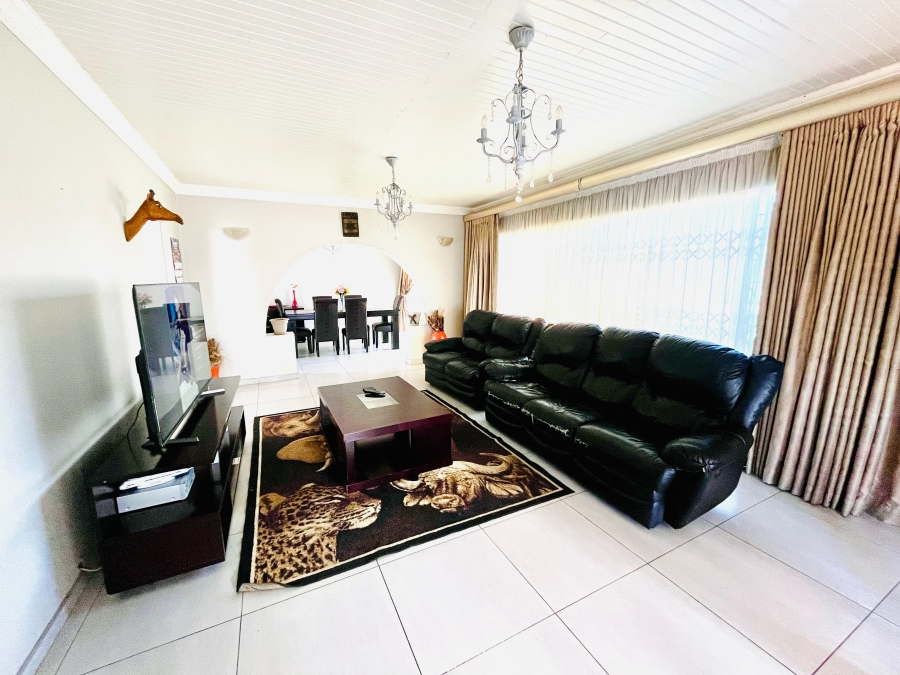 5 Bedroom Property for Sale in Brackenhurst Gauteng