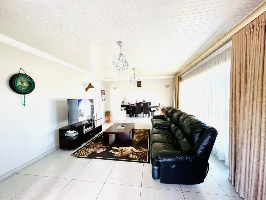 5 Bedroom Property for Sale in Brackenhurst Gauteng