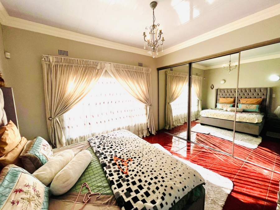 5 Bedroom Property for Sale in Brackenhurst Gauteng