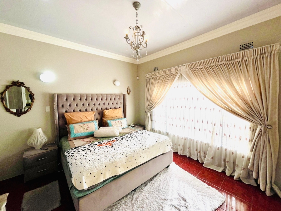 5 Bedroom Property for Sale in Brackenhurst Gauteng