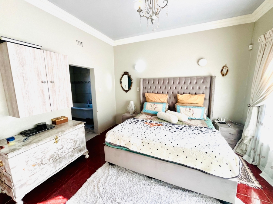 5 Bedroom Property for Sale in Brackenhurst Gauteng