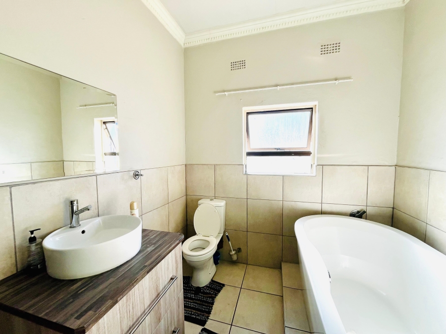 5 Bedroom Property for Sale in Brackenhurst Gauteng