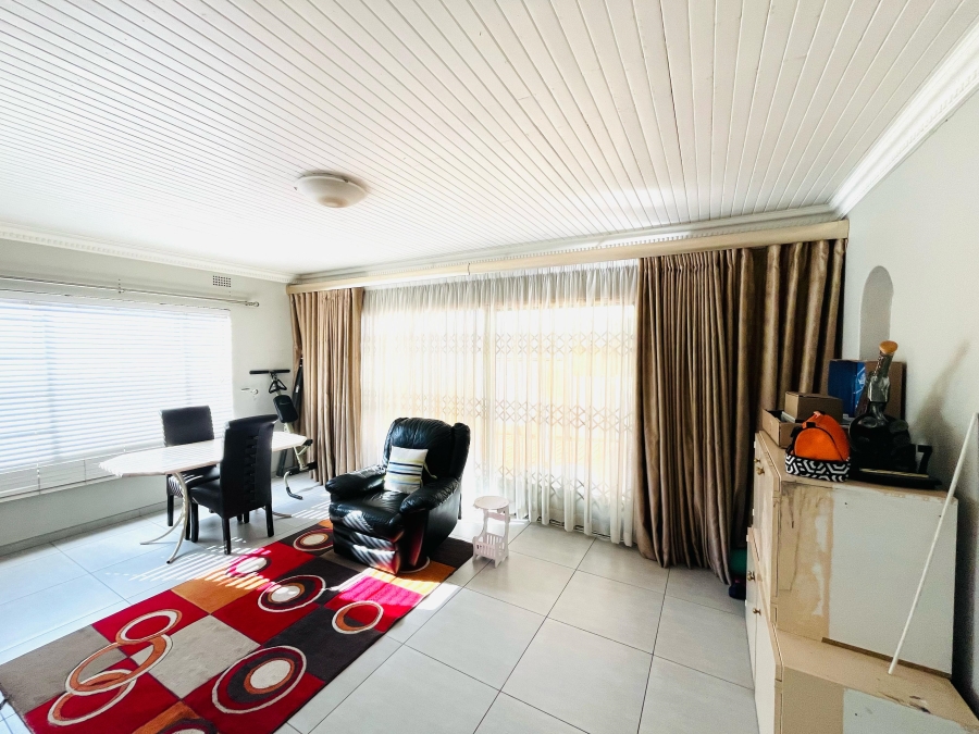 5 Bedroom Property for Sale in Brackenhurst Gauteng