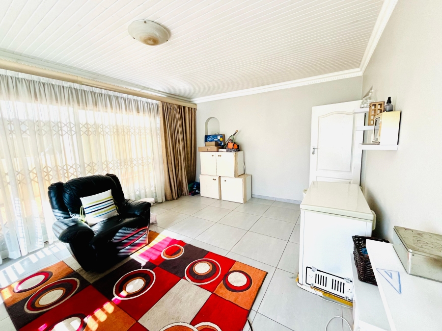 5 Bedroom Property for Sale in Brackenhurst Gauteng
