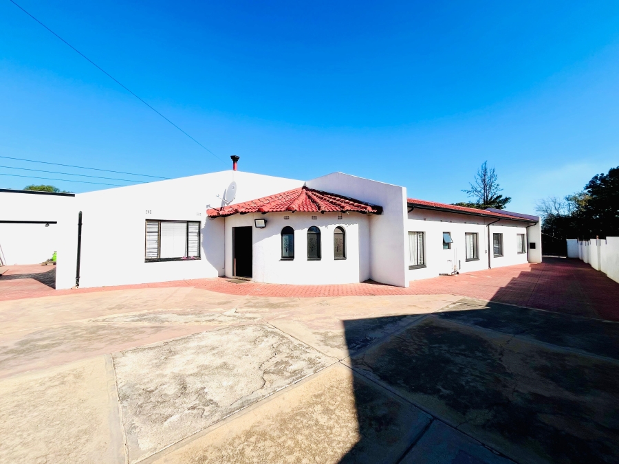 5 Bedroom Property for Sale in Brackenhurst Gauteng
