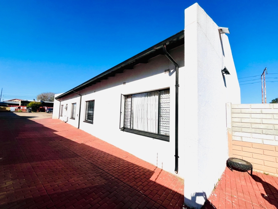 5 Bedroom Property for Sale in Brackenhurst Gauteng