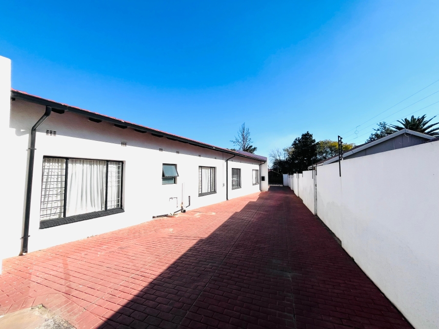 5 Bedroom Property for Sale in Brackenhurst Gauteng